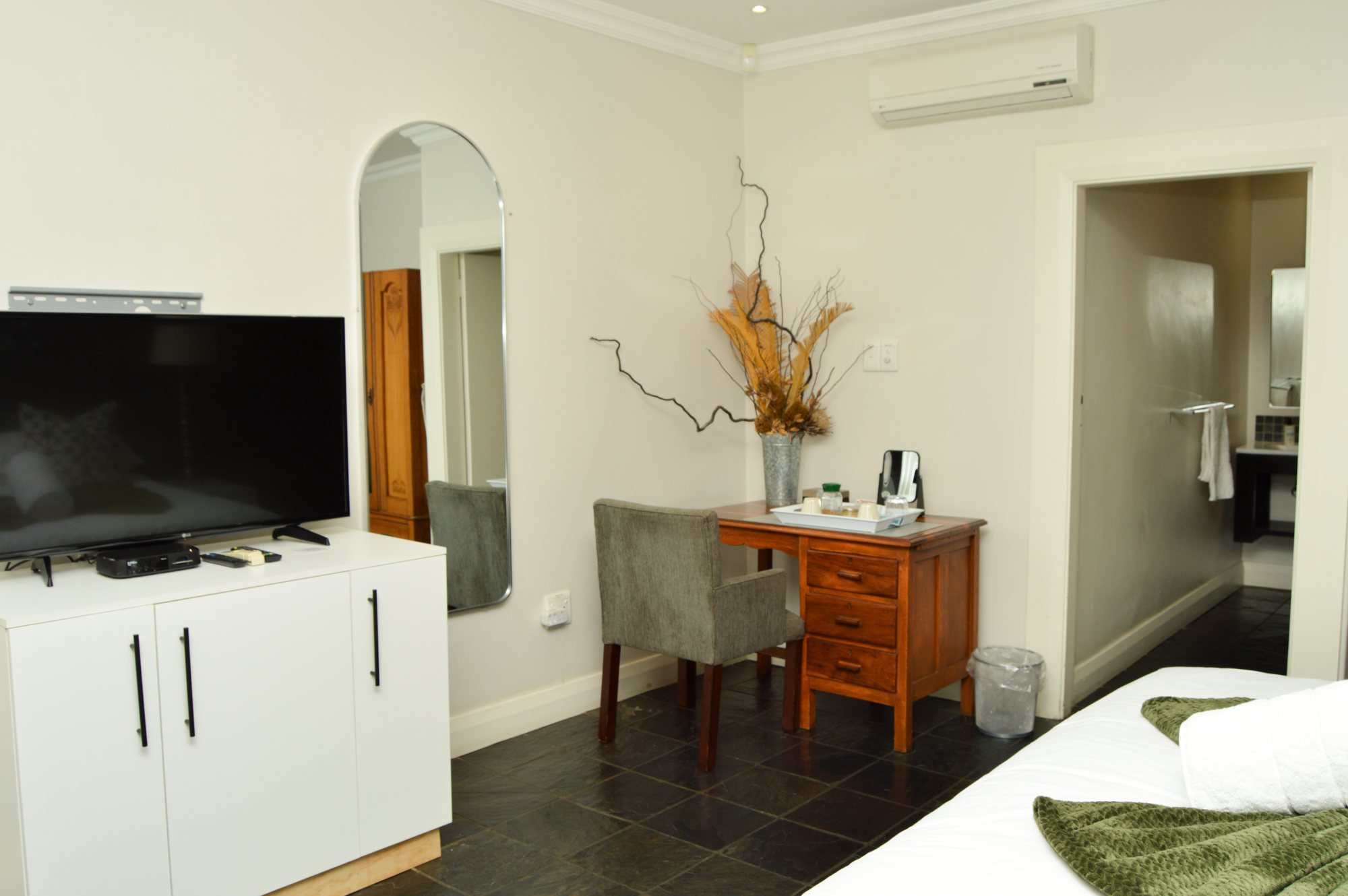 Room Two at Yellowwoods Bed & Breakfast, view 2